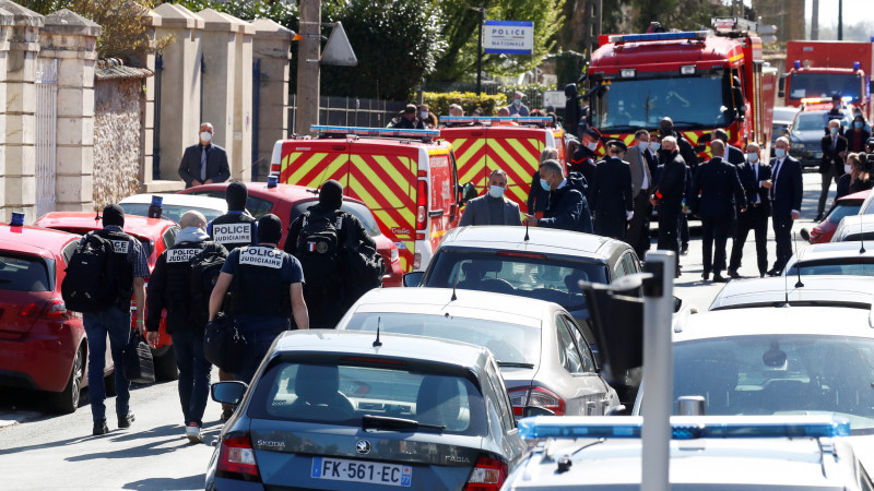 Францияда полиция қызметкерін жұмыс орнында өлтіріп кетті