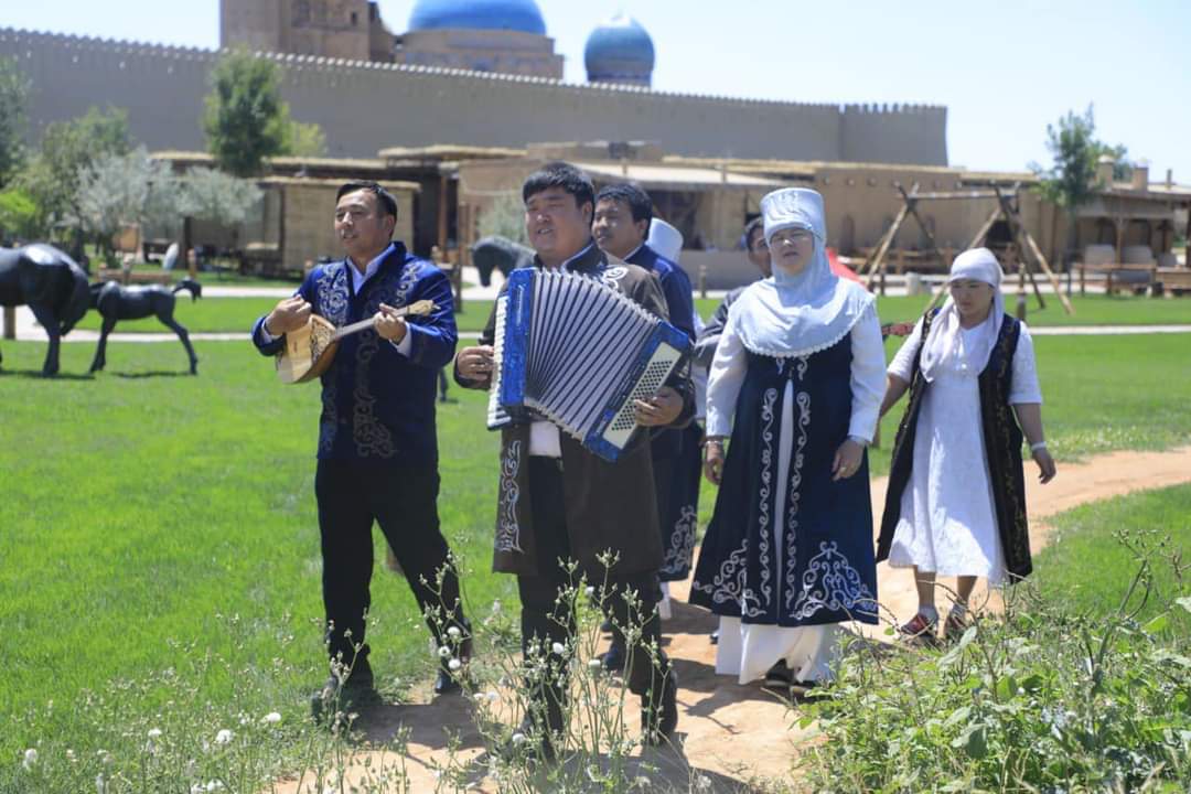 Жетісай ауданының мәдени көші киелі Түркістан төрінде